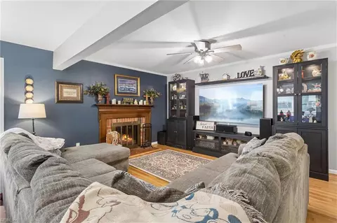 Living - 113 Wilderness Rd, Hampton, VA 23669 photo 4 of 4