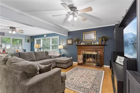 Living - 113 Wilderness Rd, Hampton, VA 23669 photo 3 of 4