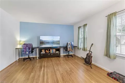 Living - 113 Wilderness Rd, Hampton, VA 23669 photo 1 of 4