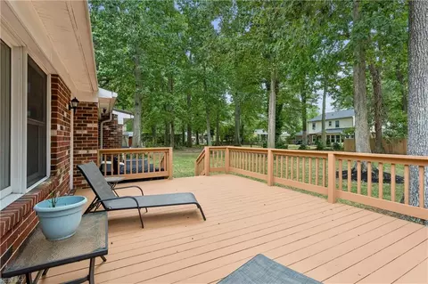 Exterior - 113 Wilderness Rd, Hampton, VA 23669 photo 4 of 9