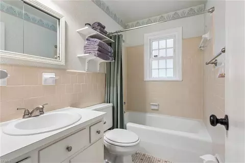 Bath - 113 Wilderness Rd, Hampton, VA 23669 photo 4 of 5