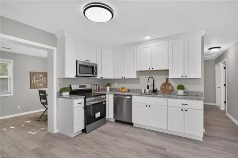 117 Jenness Ln, Newport News, VA 23602