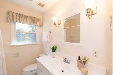 Bath - 302 Beechmount Dr, Hampton, VA 23669 photo 3 of 3