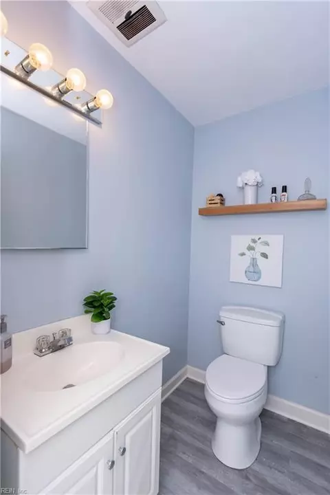Bath - 302 Beechmount Dr, Hampton, VA 23669 photo 1 of 3