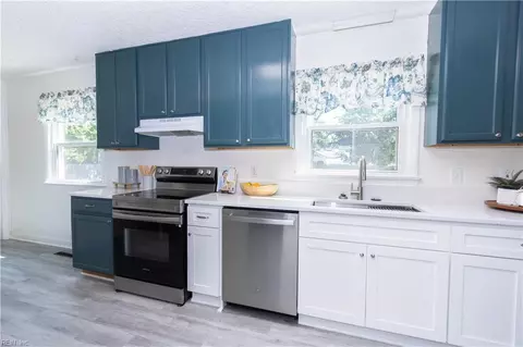 Kitchen - 302 Beechmount Dr, Hampton, VA 23669 photo 2 of 2