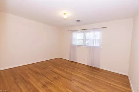 Bedroom - 302 Beechmount Dr, Hampton, VA 23669 photo 6 of 7
