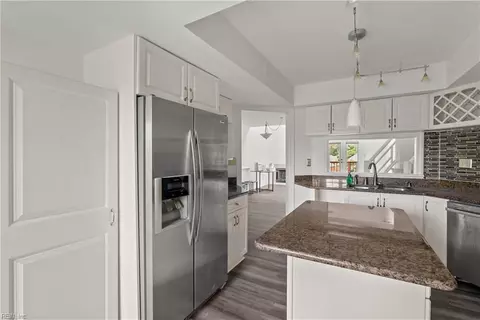 Kitchen - 302 Mainsail Dr #15, Hampton, VA 23664 photo 4 of 7