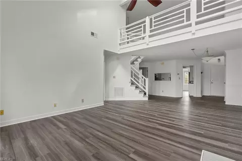 Living - 302 Mainsail Dr #15, Hampton, VA 23664 photo 6 of 7