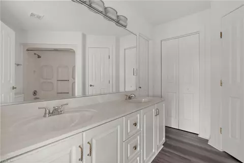 Bath - 302 Mainsail Dr #15, Hampton, VA 23664 photo 1 of 4