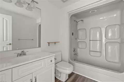 Bath - 302 Mainsail Dr #15, Hampton, VA 23664 photo 4 of 4