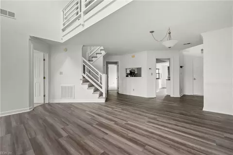 Living - 302 Mainsail Dr #15, Hampton, VA 23664 photo 7 of 7