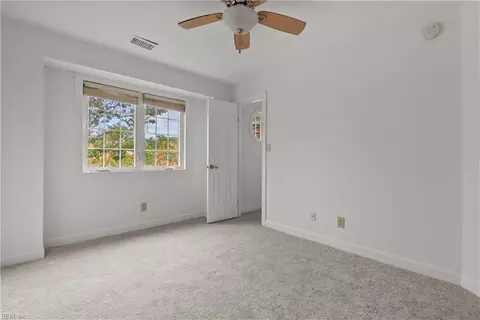 Bedroom - 302 Mainsail Dr #15, Hampton, VA 23664 photo 6 of 6