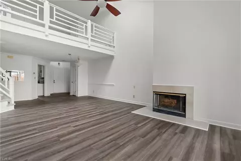 Living - 302 Mainsail Dr #15, Hampton, VA 23664 photo 5 of 7