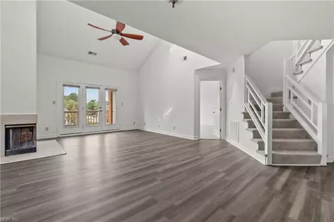 Living - 302 Mainsail Dr #15, Hampton, VA 23664 photo 3 of 7