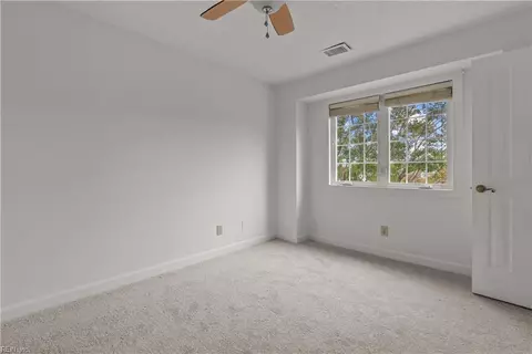 Bedroom - 302 Mainsail Dr #15, Hampton, VA 23664 photo 4 of 6