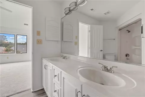 Bath - 302 Mainsail Dr #15, Hampton, VA 23664 photo 3 of 4