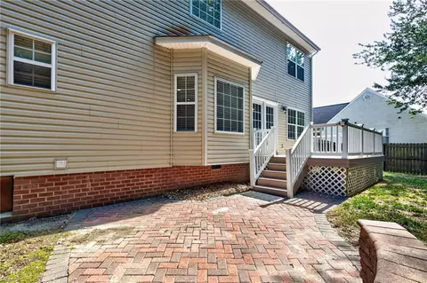 Exterior - 301 Forest View Ln, Smithfield, VA 23430 photo 6 of 8