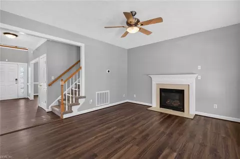 Living - 301 Forest View Ln, Smithfield, VA 23430 photo 2 of 3