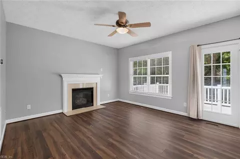 Living - 301 Forest View Ln, Smithfield, VA 23430 photo 1 of 3