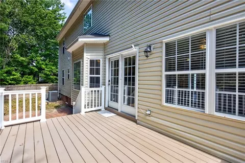 Exterior - 301 Forest View Ln, Smithfield, VA 23430 photo 5 of 8