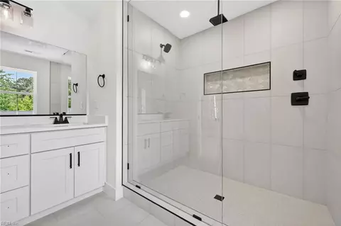 Bath - 1631 Colonial Ave, Smithfield, VA 23430 photo 2 of 2