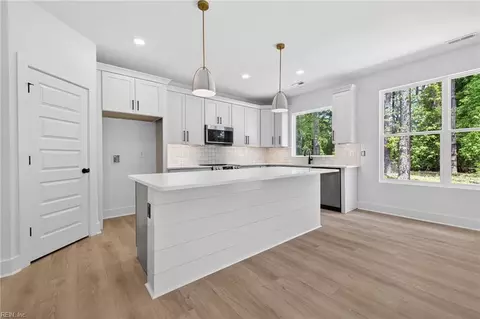 Kitchen - 1631 Colonial Ave, Smithfield, VA 23430 photo 1 of 4