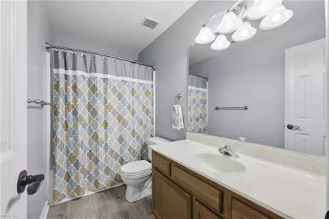 Bath - 516 Ashforth Way, Chesapeake, VA 23322 photo 4 of 5