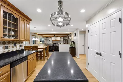 Kitchen - 516 Ashforth Way, Chesapeake, VA 23322 photo 4 of 5