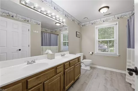 Bath - 516 Ashforth Way, Chesapeake, VA 23322 photo 3 of 5