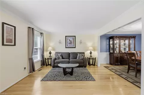 Living - 516 Ashforth Way, Chesapeake, VA 23322 photo 2 of 3