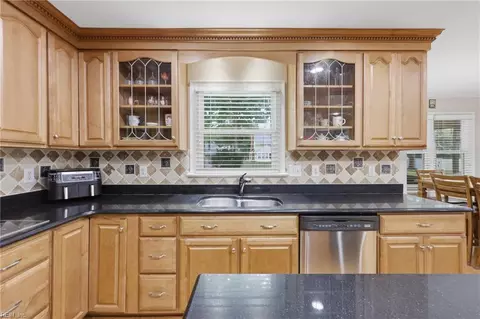Kitchen - 516 Ashforth Way, Chesapeake, VA 23322 photo 2 of 5
