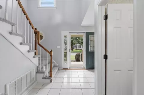 Entry Way - 516 Ashforth Way, Chesapeake, VA 23322 photo 2 of 6