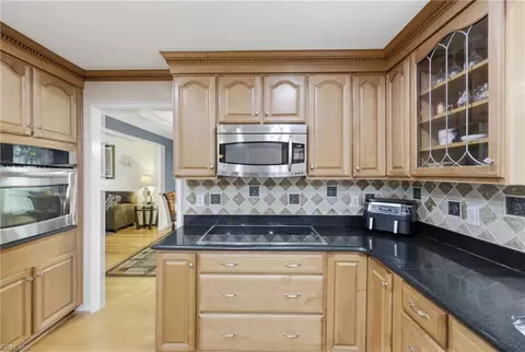 Kitchen - 516 Ashforth Way, Chesapeake, VA 23322 photo 3 of 5