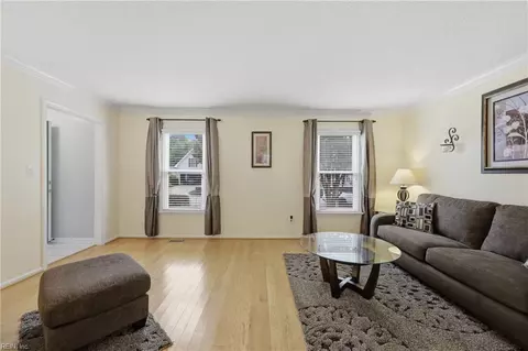Living - 516 Ashforth Way, Chesapeake, VA 23322 photo 3 of 3