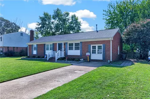 Exterior - 6 Holiday Dr, Hampton, VA 23669 photo 3 of 7