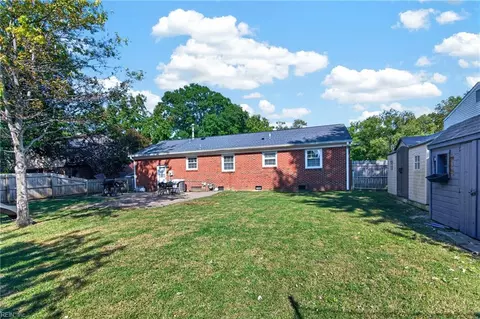 Exterior - 6 Holiday Dr, Hampton, VA 23669 photo 7 of 7