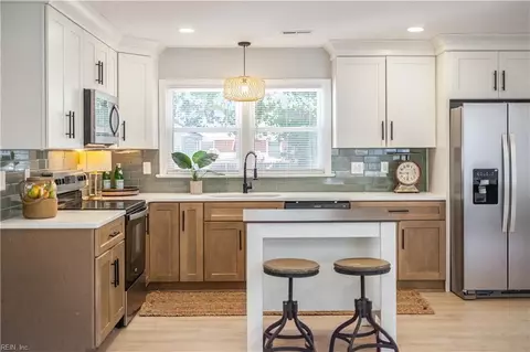 Kitchen - 123 Prince James Dr, Hampton, VA 23669 photo 6 of 8