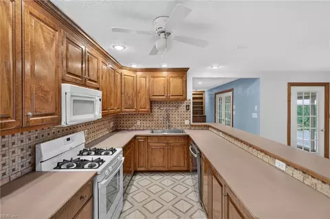 Kitchen - 8139 Manor Dr, Gloucester, VA 23061 photo 2 of 3