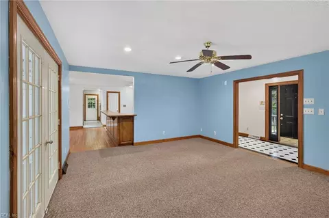 Living - 8139 Manor Dr, Gloucester, VA 23061 photo 4 of 5