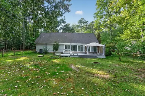 Exterior - 8139 Manor Dr, Gloucester, VA 23061 photo 7 of 12