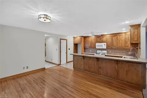 Living - 8139 Manor Dr, Gloucester, VA 23061 photo 5 of 5