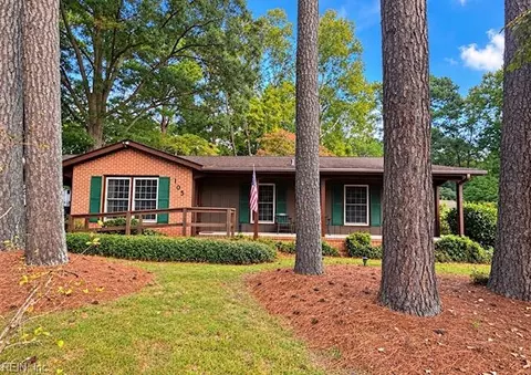 105 Riverside Dr, Yorktown, VA 23692