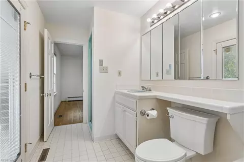 Bath - 60 N Willard Ave, Hampton, VA 23663 photo 2 of 5