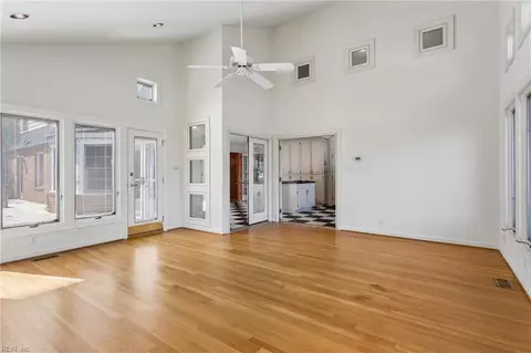 Living - 60 N Willard Ave, Hampton, VA 23663 photo 3 of 7