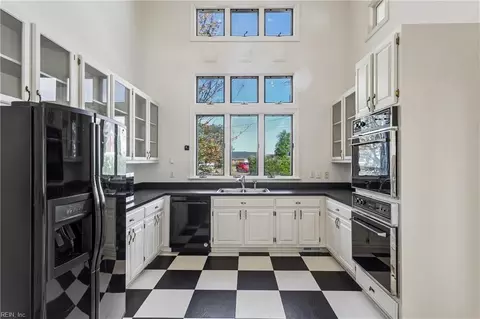 Kitchen - 60 N Willard Ave, Hampton, VA 23663 photo 4 of 5