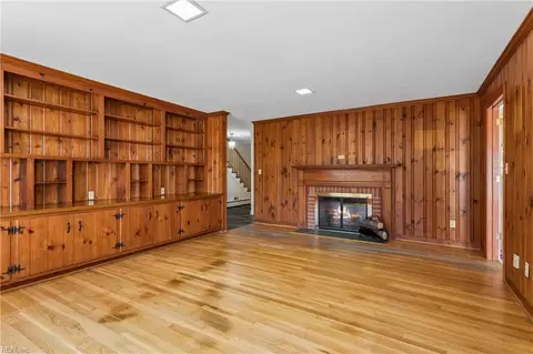 Living - 60 N Willard Ave, Hampton, VA 23663 photo 6 of 7