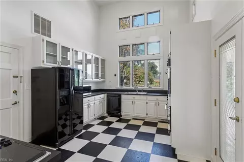 Kitchen - 60 N Willard Ave, Hampton, VA 23663 photo 3 of 5