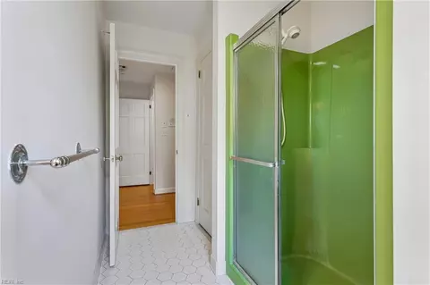 Bath - 60 N Willard Ave, Hampton, VA 23663 photo 5 of 5