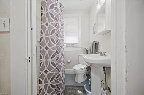 Bath - 3125 Dunkirk Ave, Norfolk, VA 23509 photo 1 of 2