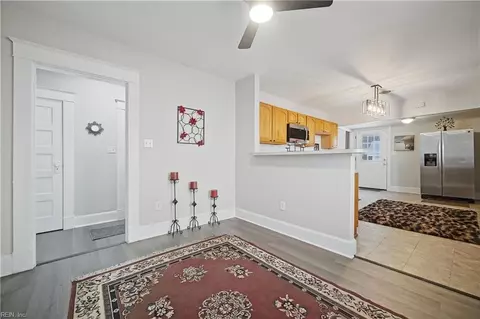 Entry Way - 3125 Dunkirk Ave, Norfolk, VA 23509 photo 3 of 5